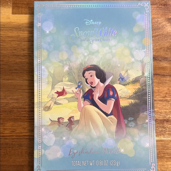 Disney Snow White and the Seven Dwarfs Eyeshadow Palette - Blue and Gold - Picture 1 of 4